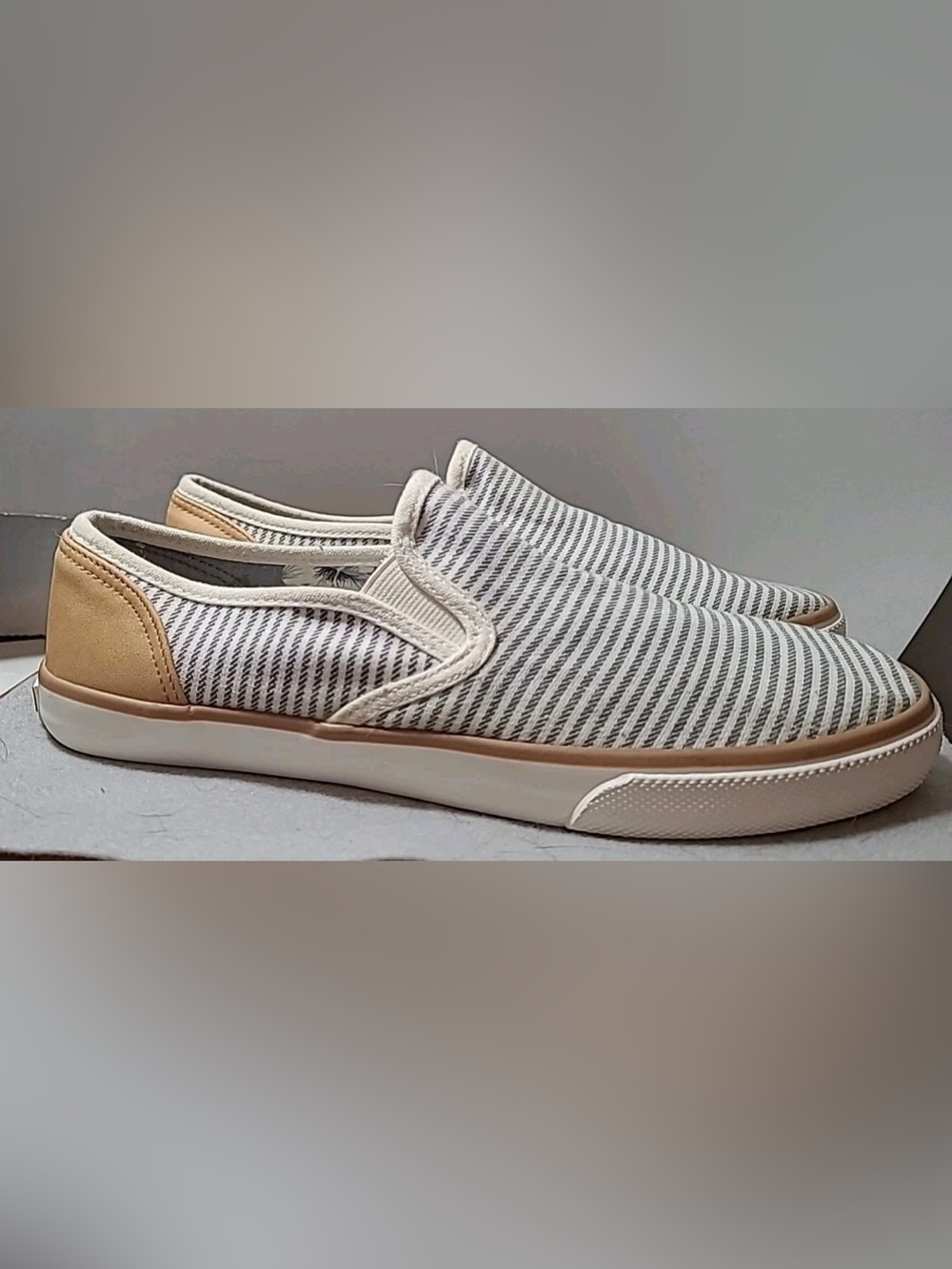 Tommy Bahama Margaritaville Striped Slip-On Loafers Nautical 9.5